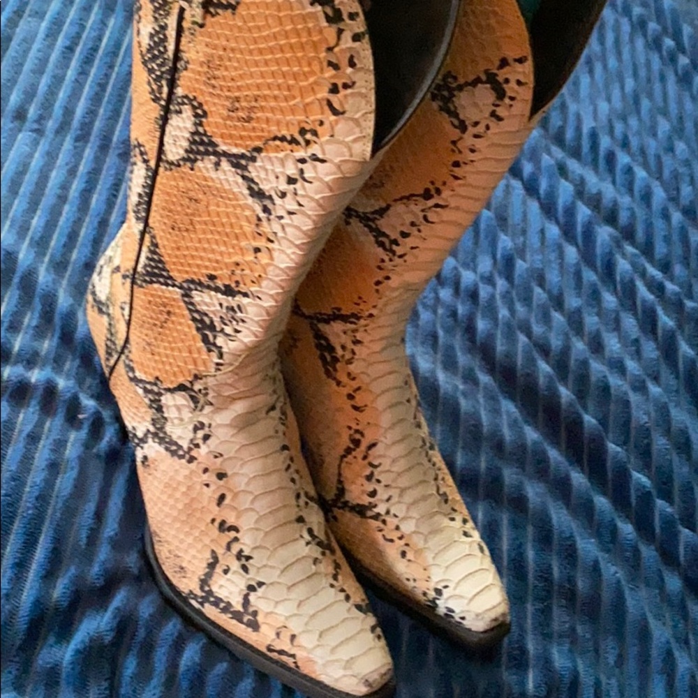 Snake skin cowboy boots size 9.5
